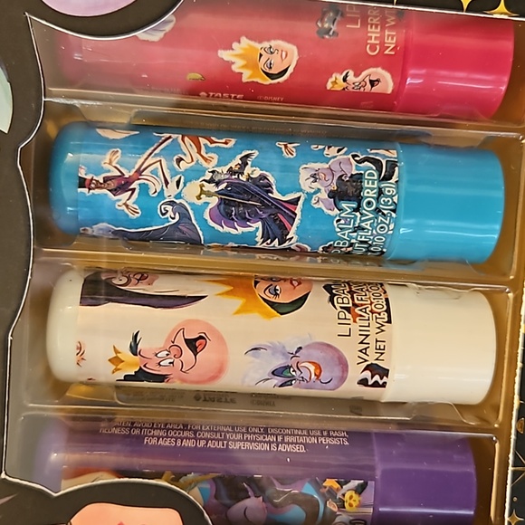 NWT Disney Tim Burton USB(C) Charger w/ LED Nightlight & Villain's Chapstick Set - Picture 7 of 9